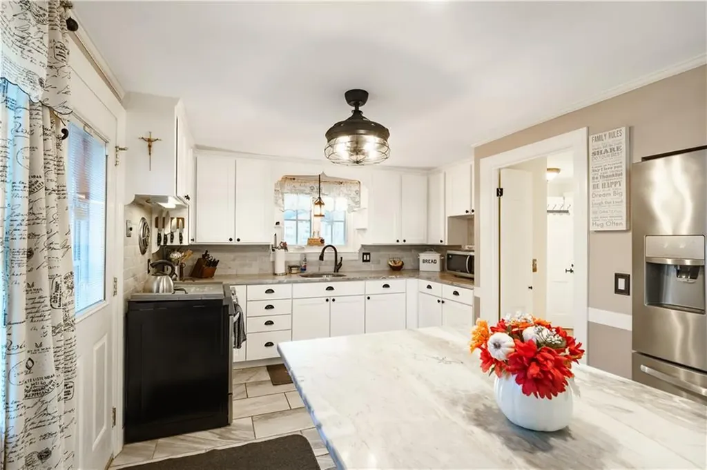 22 Kilburn Avenue Lincoln RI 02865