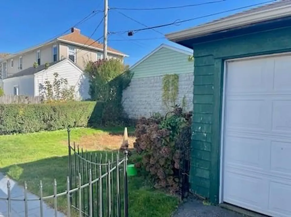 7 Yale Street Newport RI 02840