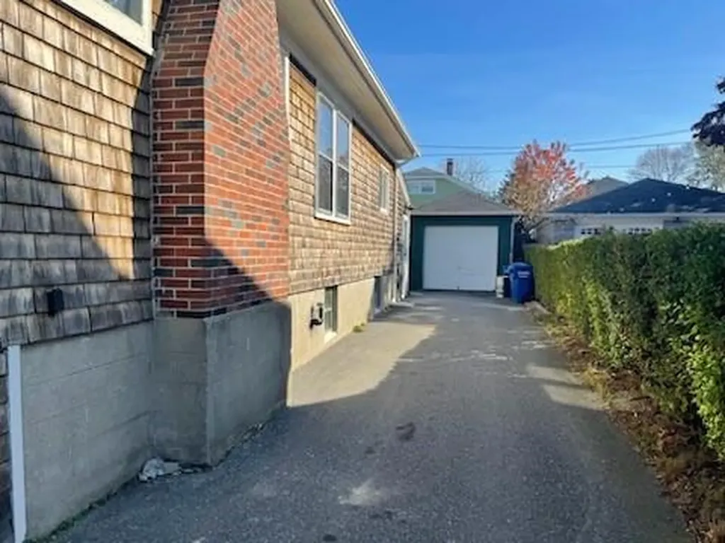 7 Yale Street Newport RI 02840
