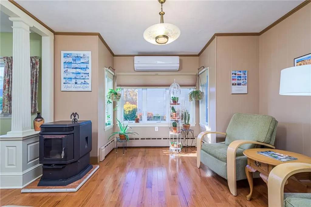 43 Chester Avenue Warwick RI 02889