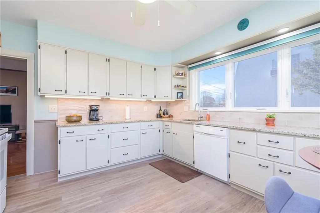 43 Chester Avenue Warwick RI 02889