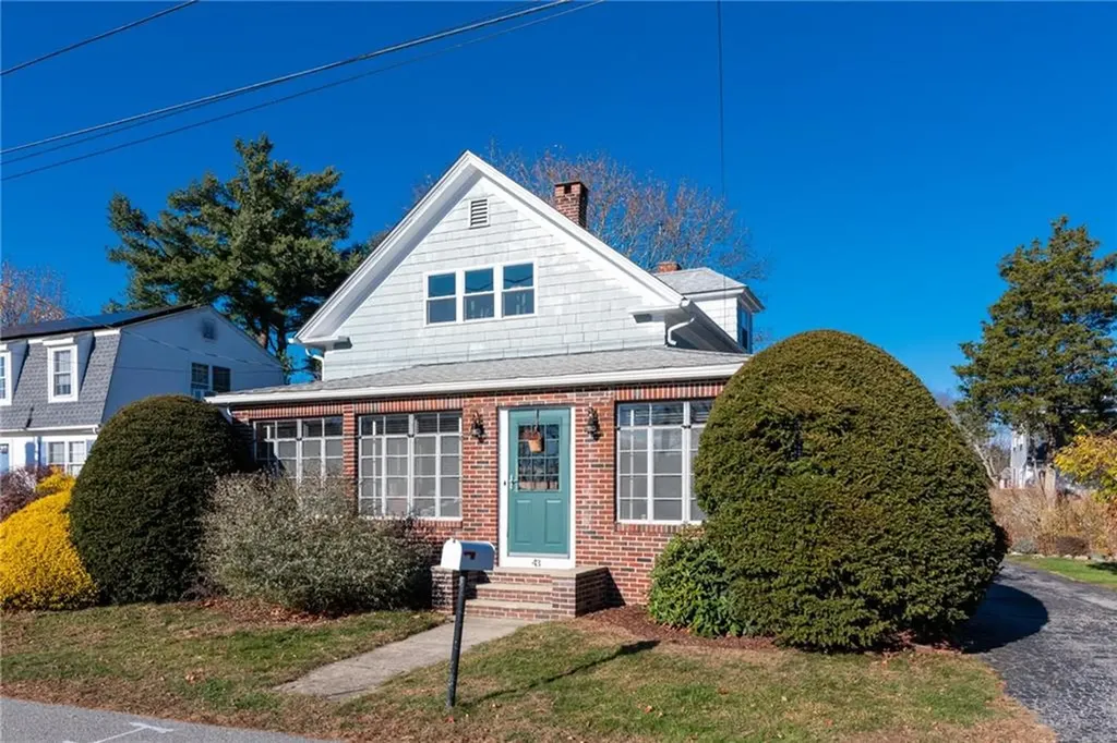 43 Chester Avenue Warwick RI 02889
