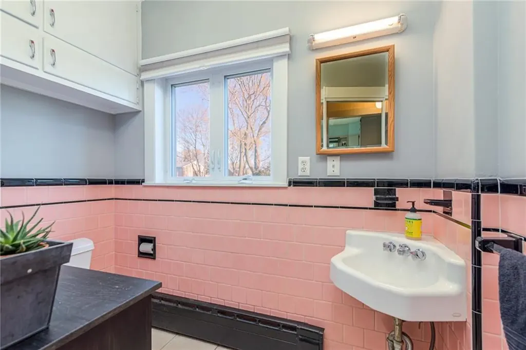43 Chester Avenue Warwick RI 02889