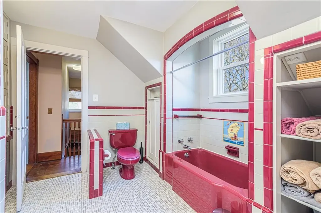 43 Chester Avenue Warwick RI 02889