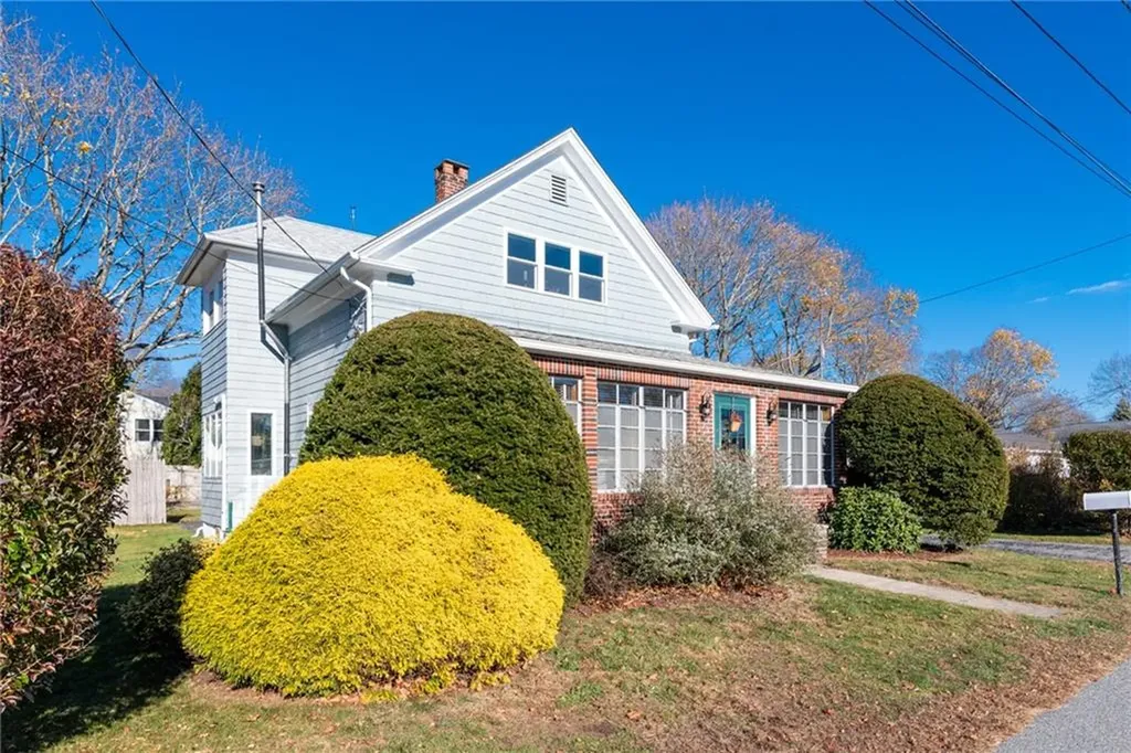 43 Chester Avenue Warwick RI 02889