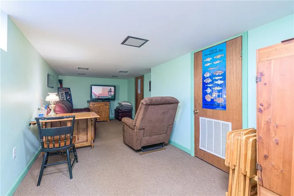 43 Chester Avenue Warwick RI 02889