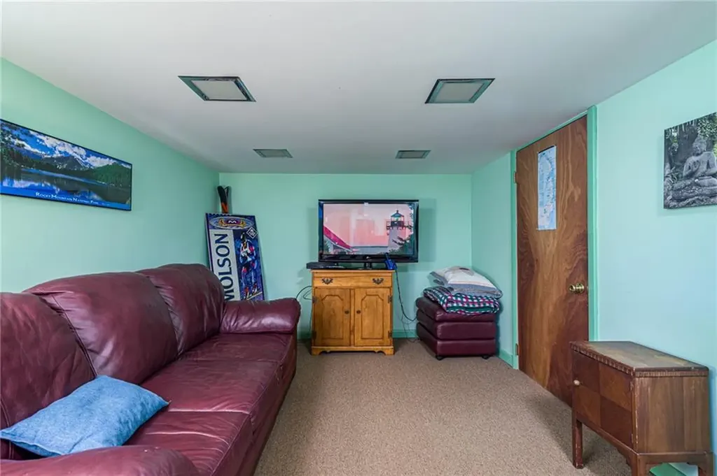 43 Chester Avenue Warwick RI 02889