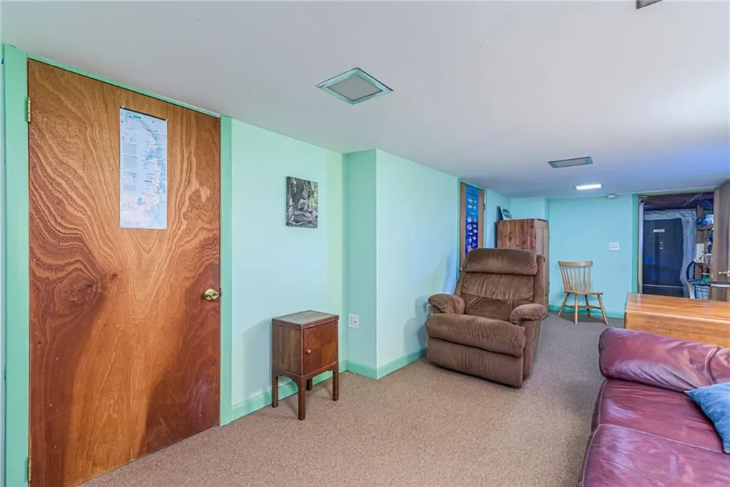 43 Chester Avenue Warwick RI 02889