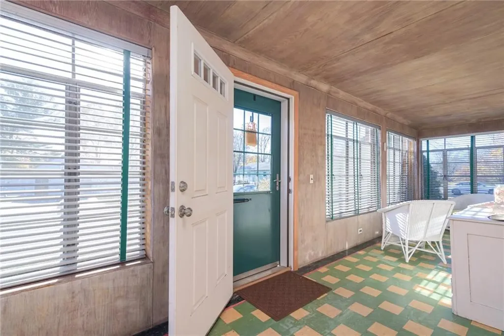 43 Chester Avenue Warwick RI 02889