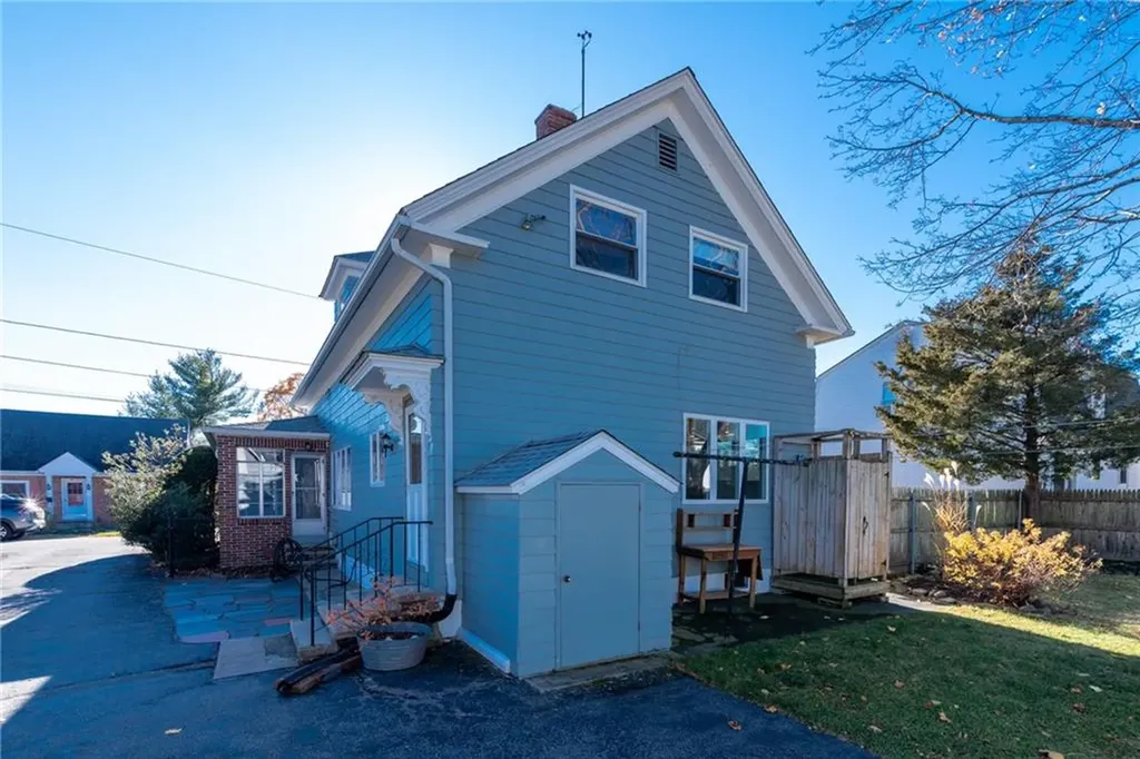 43 Chester Avenue Warwick RI 02889
