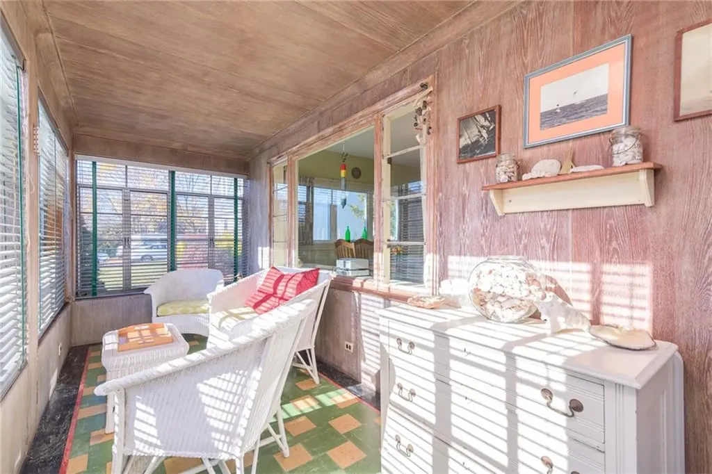 43 Chester Avenue Warwick RI 02889