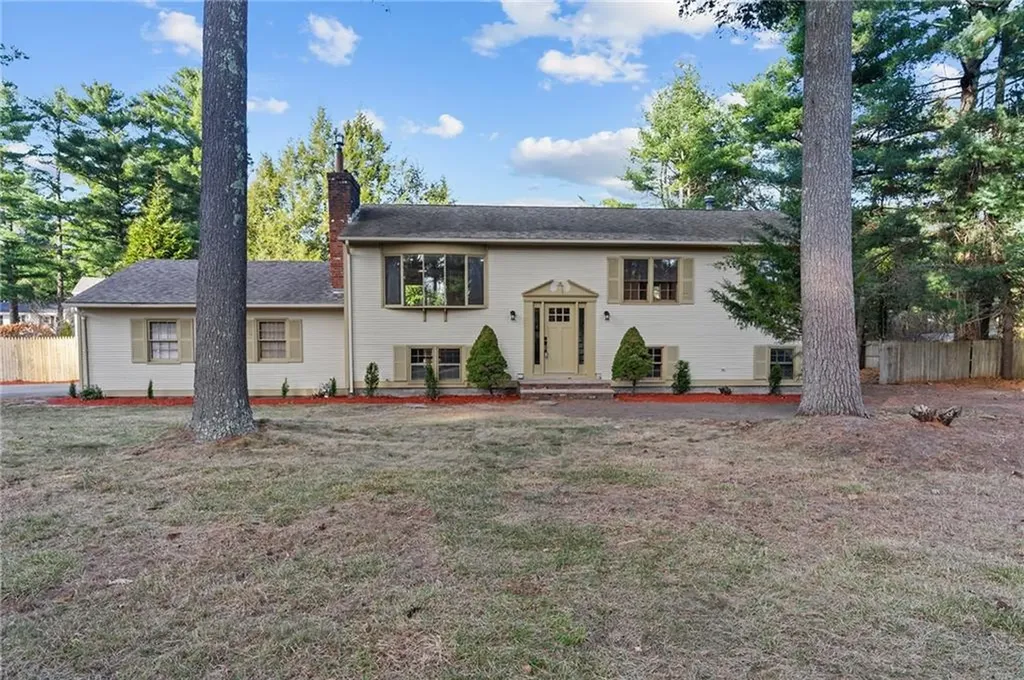 39 Circlewood Drive Coventry RI 02816