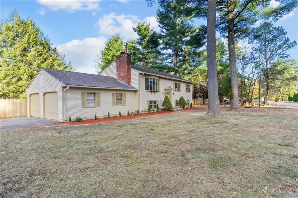 39 Circlewood Drive Coventry RI 02816