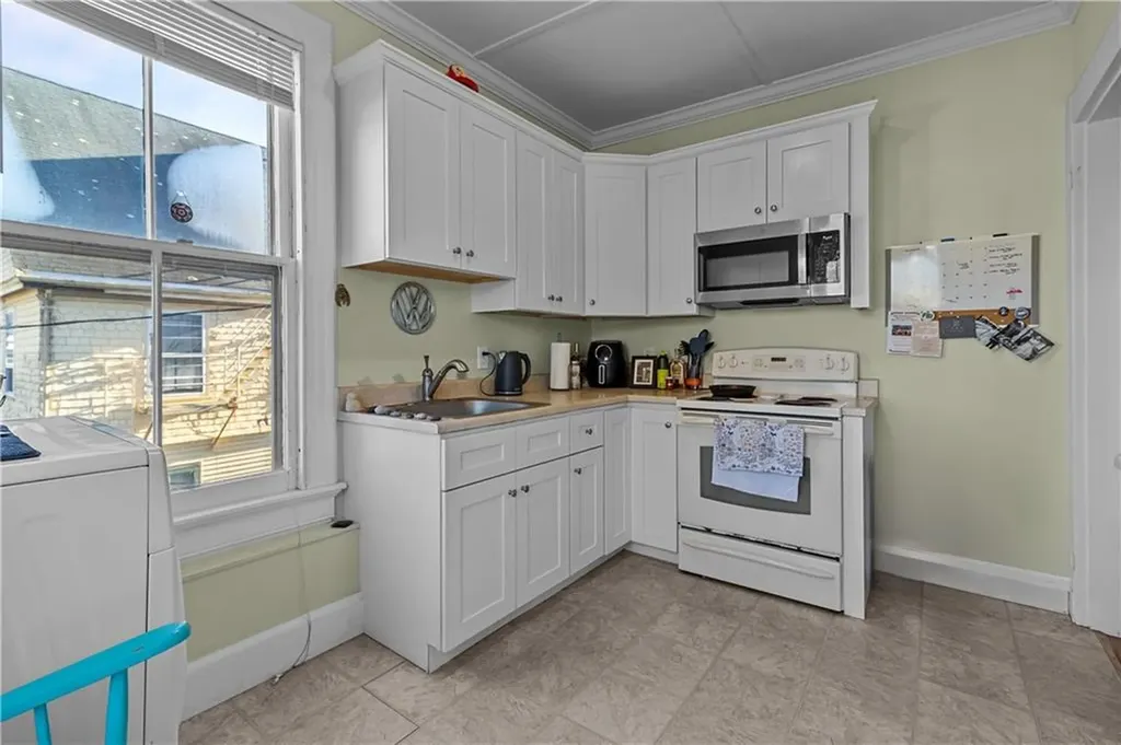 22 Rhode Island Avenue Newport RI 02840