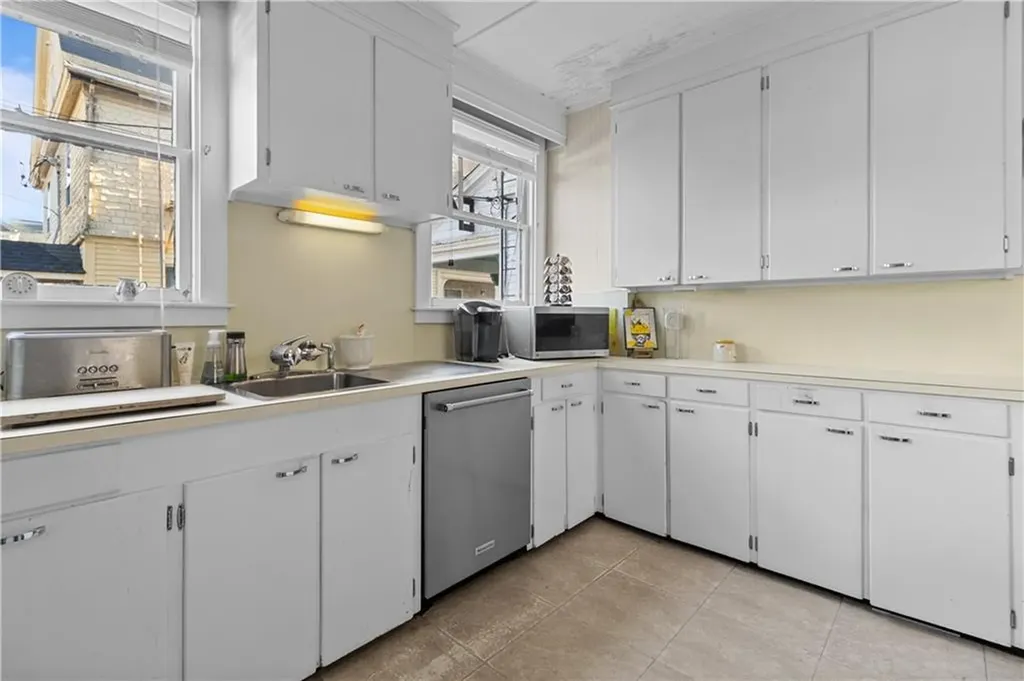 22 Rhode Island Avenue Newport RI 02840