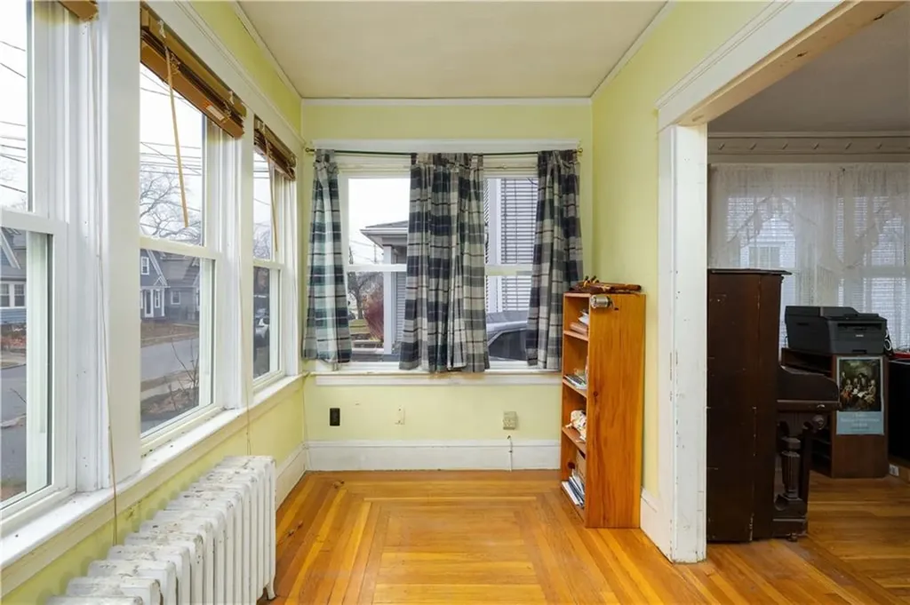 52 Lyndon Road Cranston RI 02905
