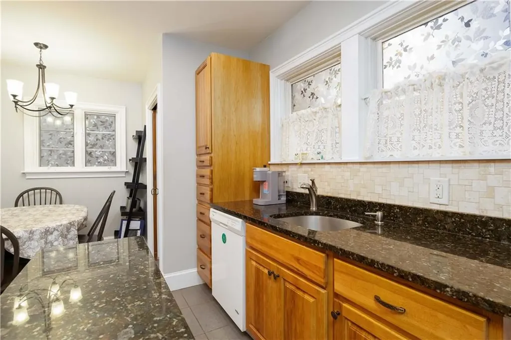 52 Lyndon Road Cranston RI 02905