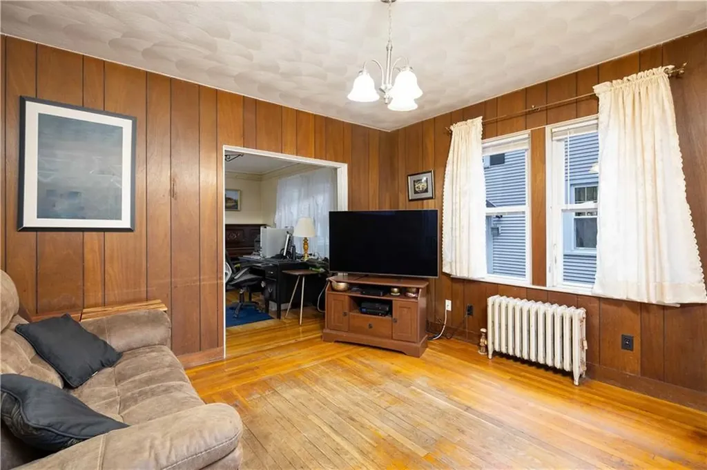 52 Lyndon Road Cranston RI 02905