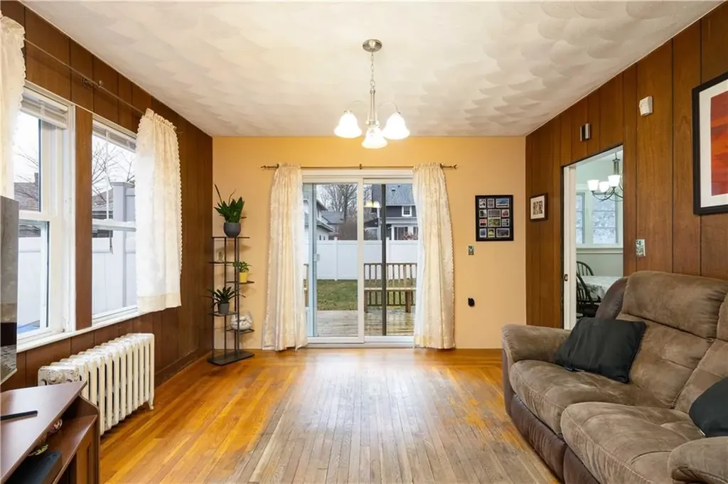 52 Lyndon Road Cranston RI 02905
