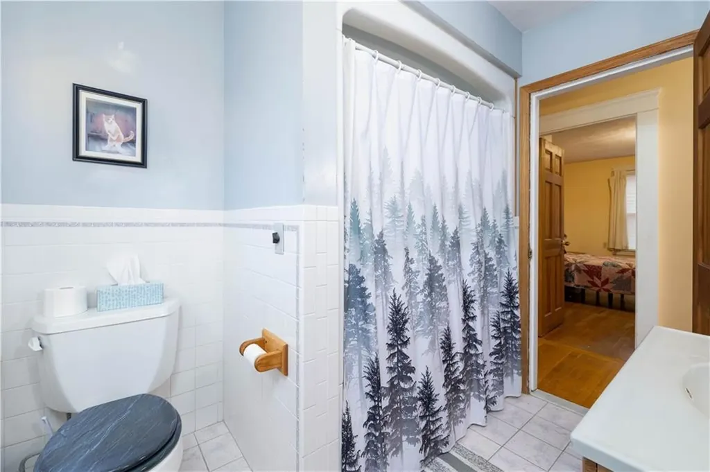 52 Lyndon Road Cranston RI 02905