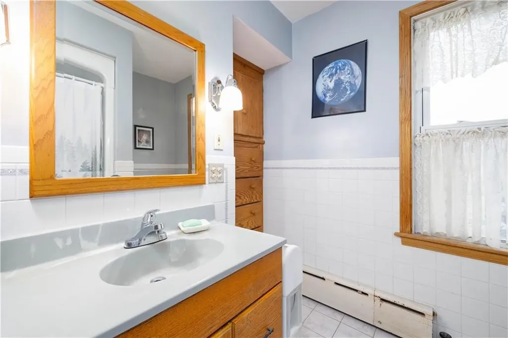 52 Lyndon Road Cranston RI 02905