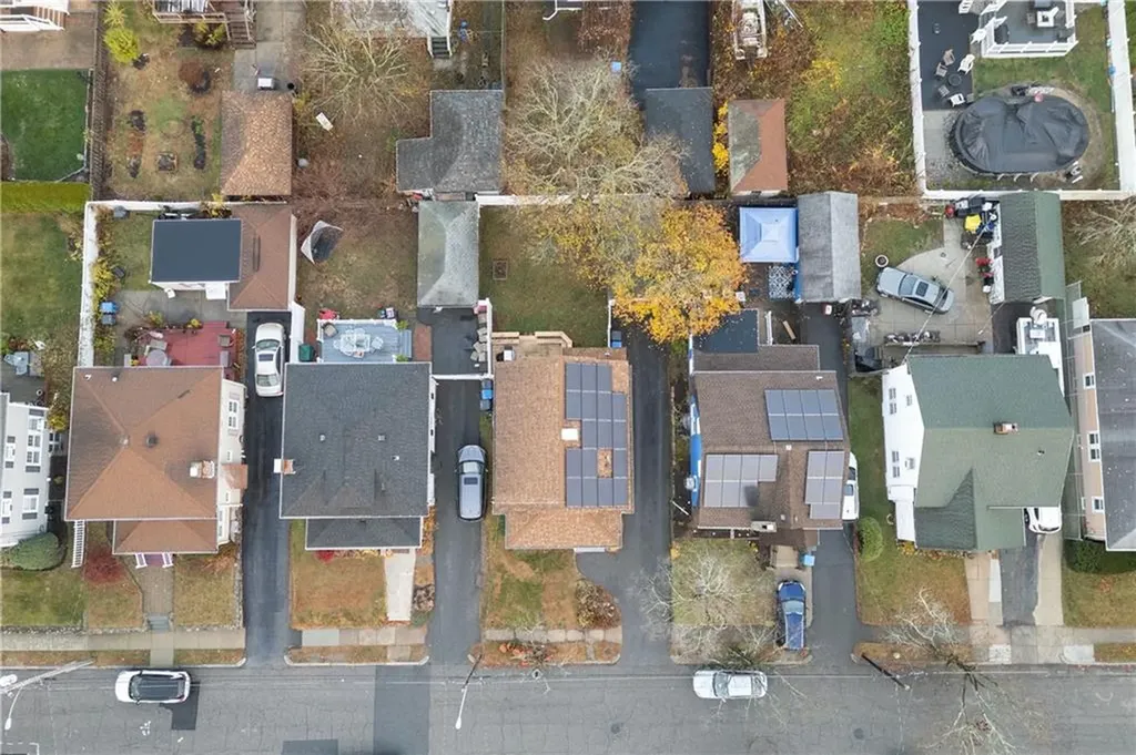 52 Lyndon Road Cranston RI 02905