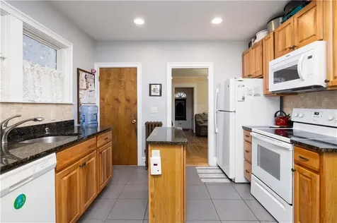 52 Lyndon Road Cranston RI 02905