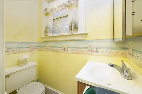 52 Lyndon Road Cranston RI 02905