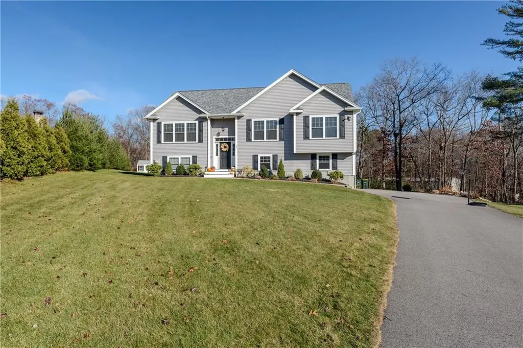 13 Carltons Trail Smithfield RI 02917