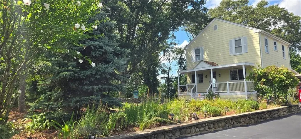 24 Arthur Avenue Woonsocket RI 02895