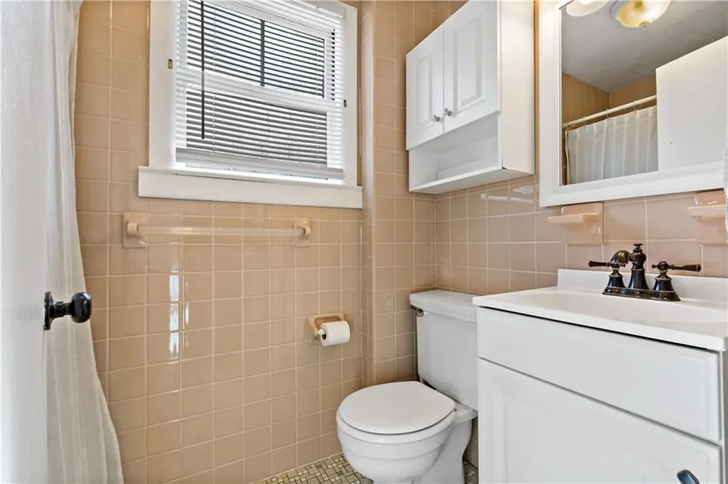 98 Ogden Avenue Warwick RI 02889