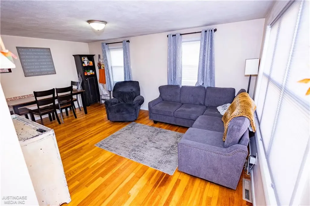 75 Leonard Avenue East Providence RI 02914