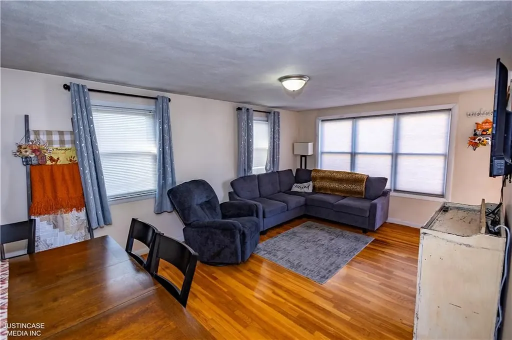 75 Leonard Avenue East Providence RI 02914