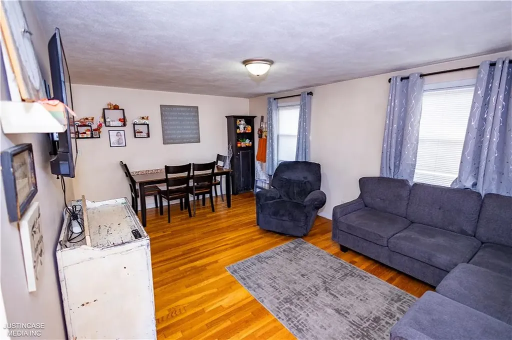 75 Leonard Avenue East Providence RI 02914