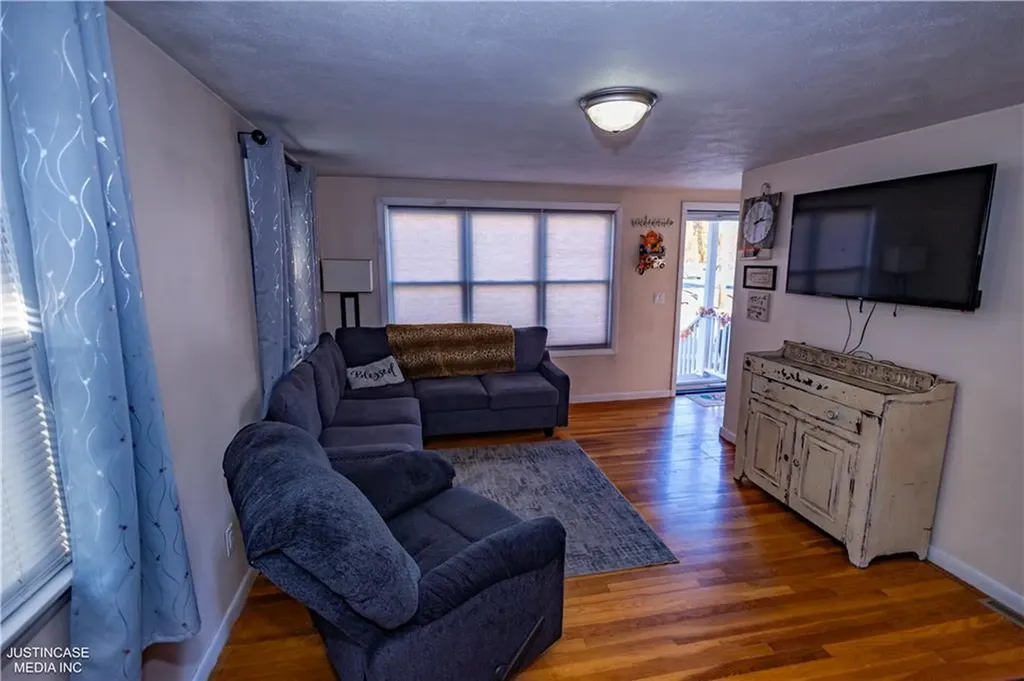 75 Leonard Avenue East Providence RI 02914