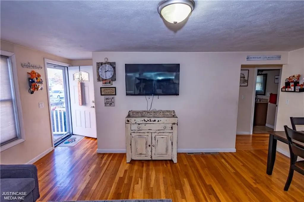 75 Leonard Avenue East Providence RI 02914