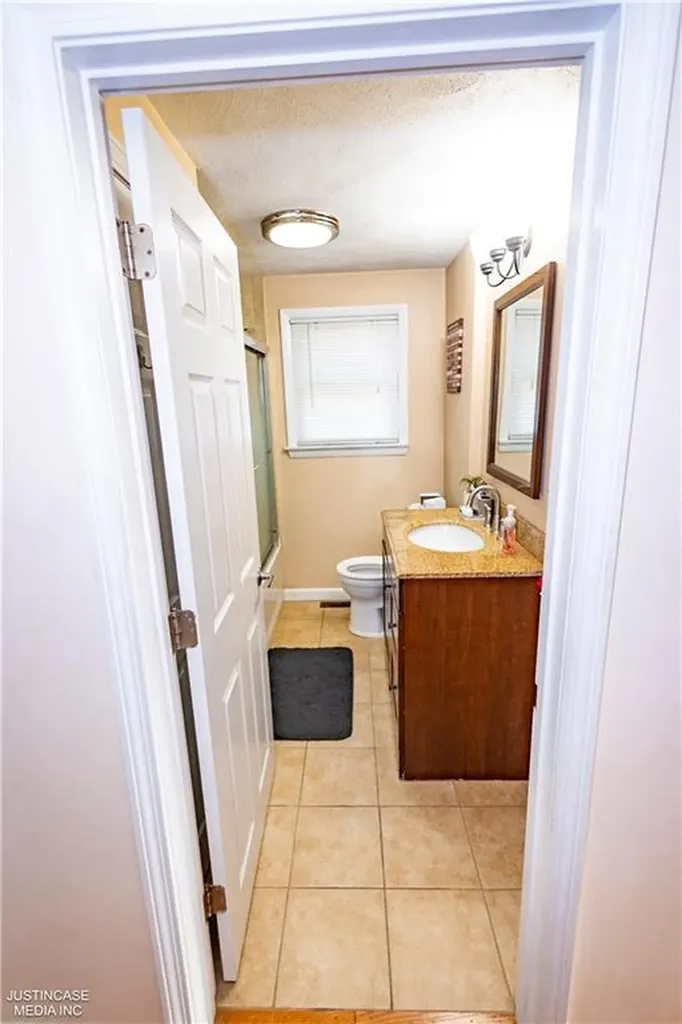 75 Leonard Avenue East Providence RI 02914