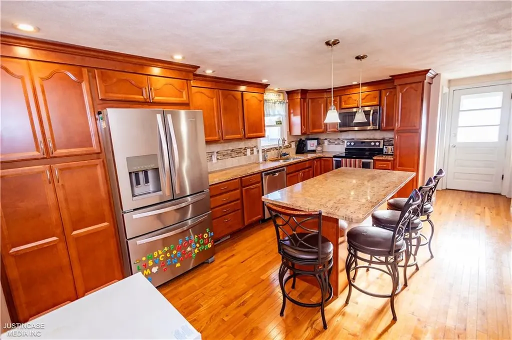 75 Leonard Avenue East Providence RI 02914