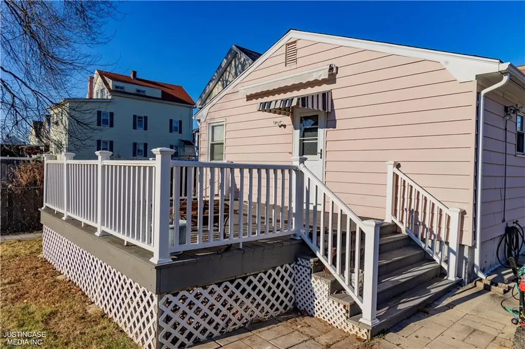 75 Leonard Avenue East Providence RI 02914