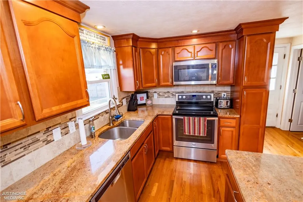 75 Leonard Avenue East Providence RI 02914