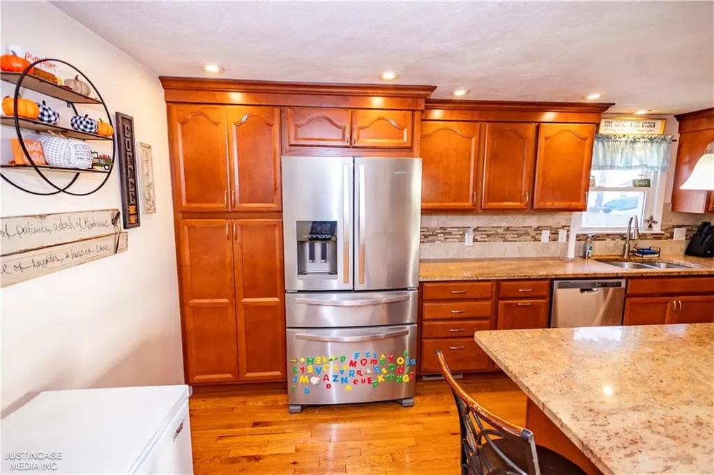 75 Leonard Avenue East Providence RI 02914