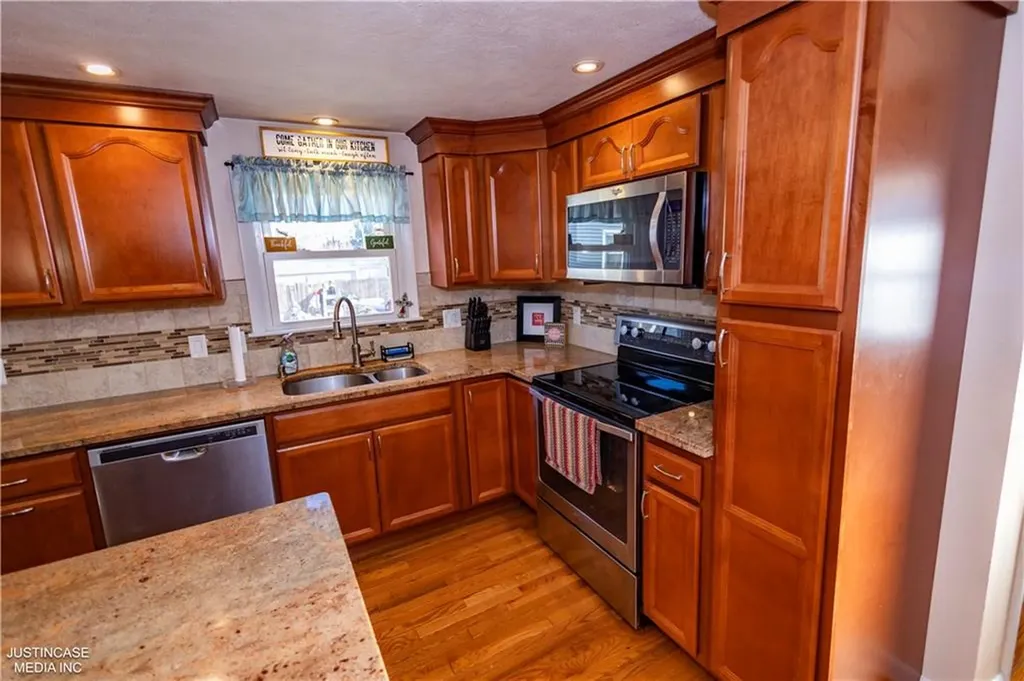 75 Leonard Avenue East Providence RI 02914