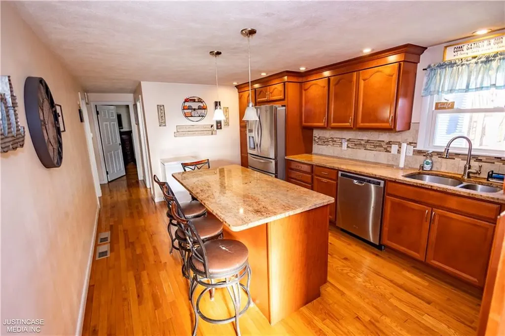 75 Leonard Avenue East Providence RI 02914