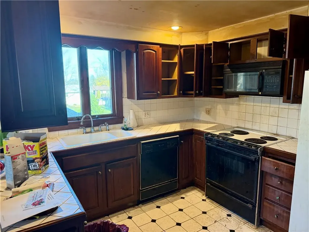 88 Kenyon Road Tiverton RI 02878