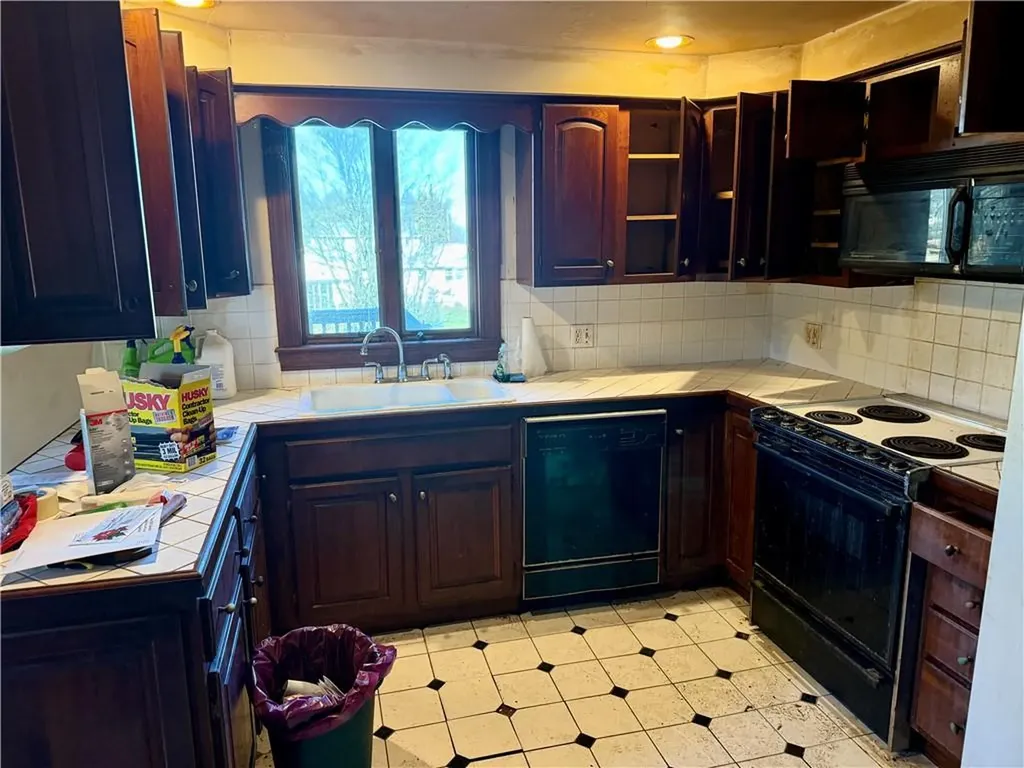 88 Kenyon Road Tiverton RI 02878