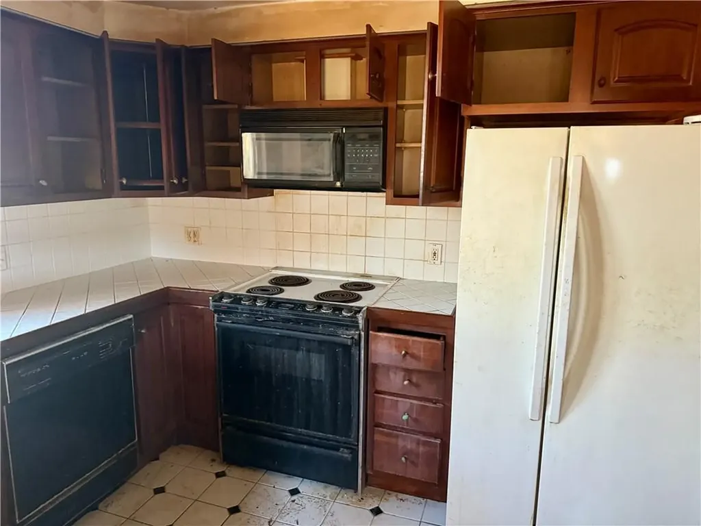 88 Kenyon Road Tiverton RI 02878