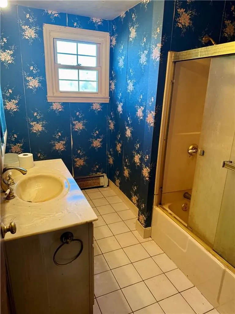 88 Kenyon Road Tiverton RI 02878