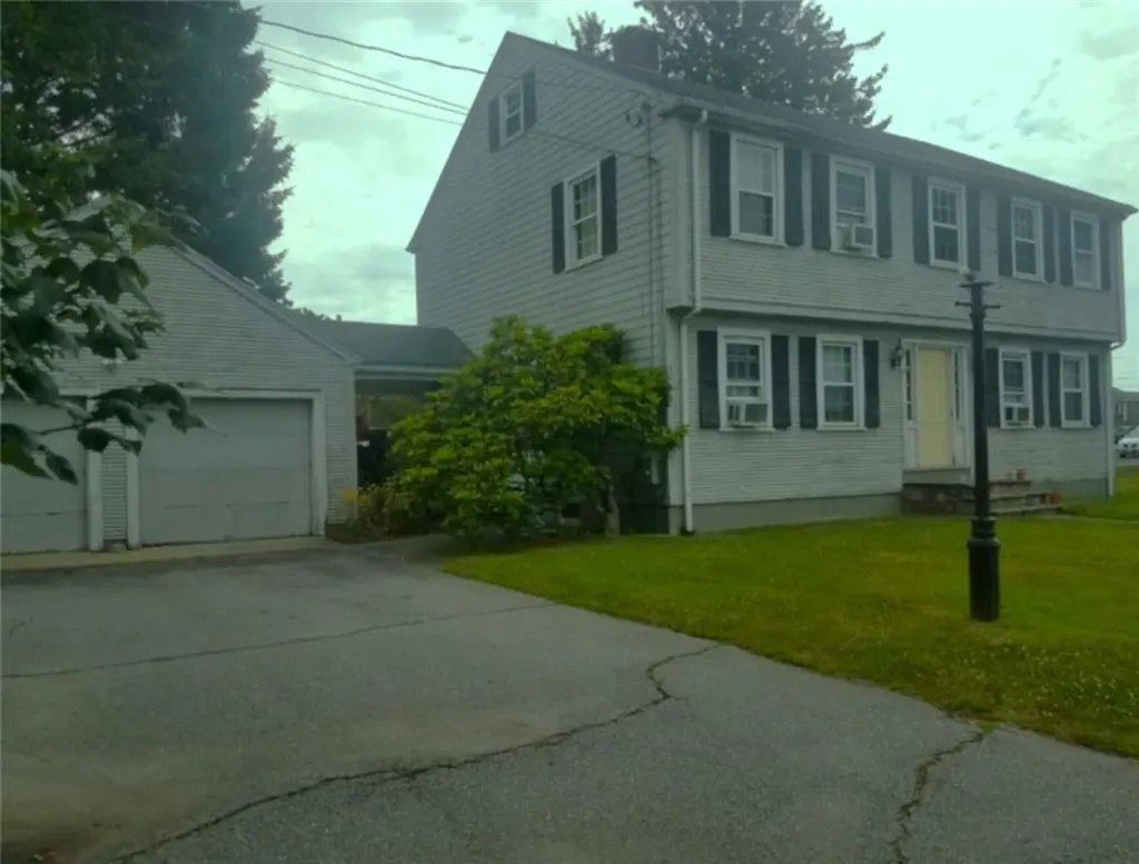 426 Metacom Avenue Bristol RI 02809