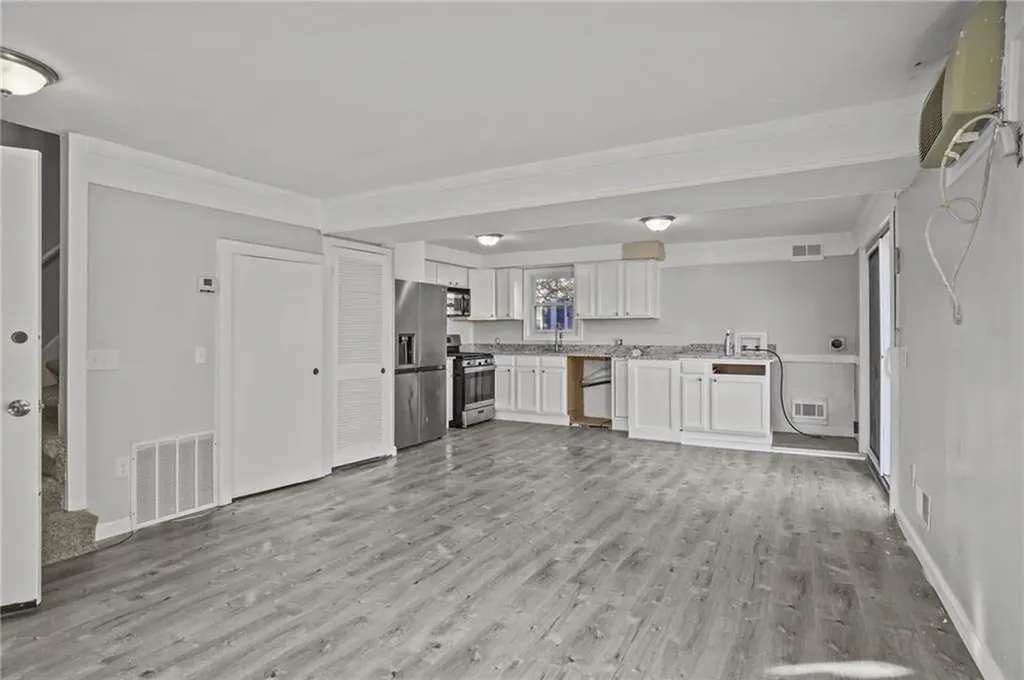 127 129 Bleachery Court Warwick RI 02886