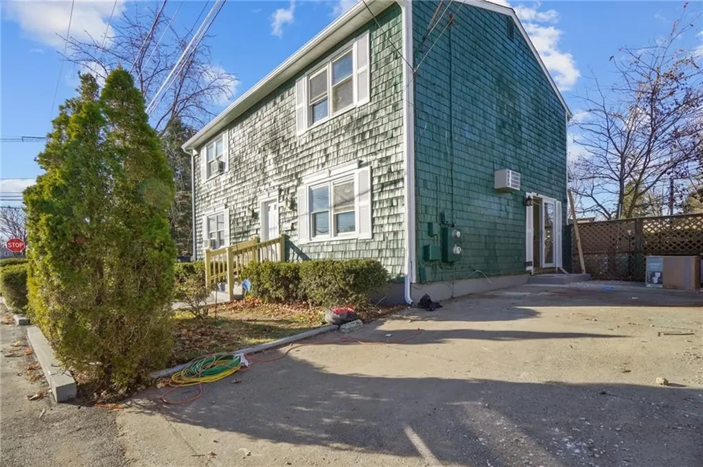 127 129 Bleachery Court Warwick RI 02886